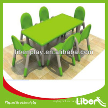 Mesa de estudio y juego de sillas LE.ZY.015
